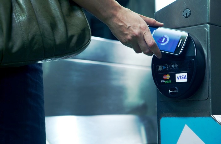 RIM Raih Ijin Visa untuk Layani Transaksi Bergerak